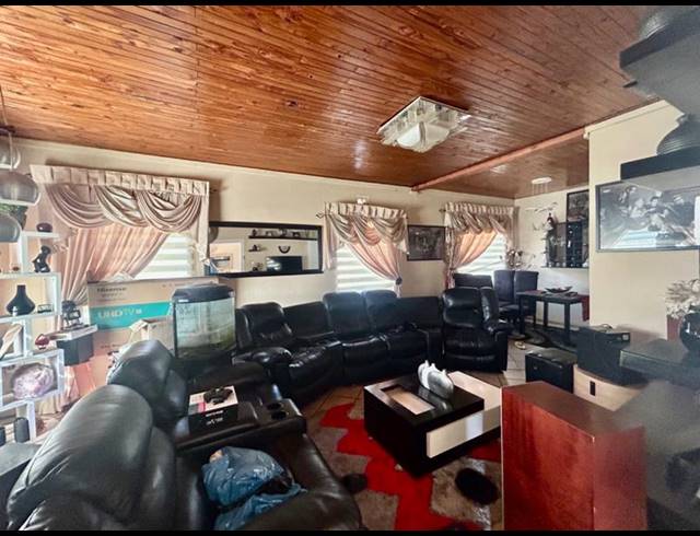 3 BEDROOM HOUSE FOR SALE IN VANDERBIJLPARK CE 1
